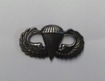 Parachute Qualification Badge, Basic. Pin-On Metal.